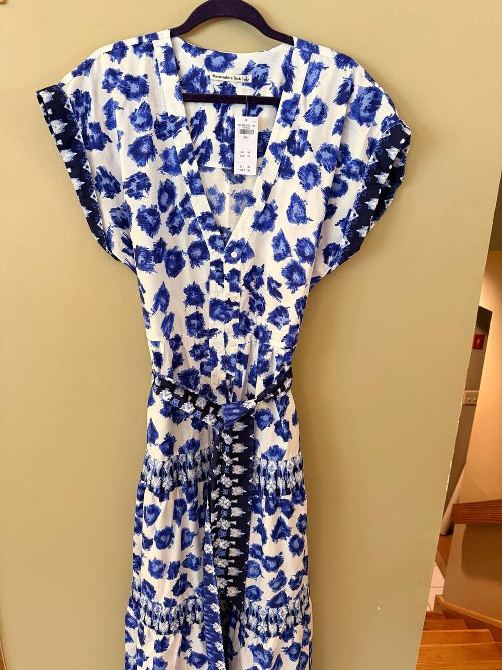 Abercrombie & Fitch Tiered V-Neck Blue Abstract Floral Midi Dress with Belt - Picture 2 of 8